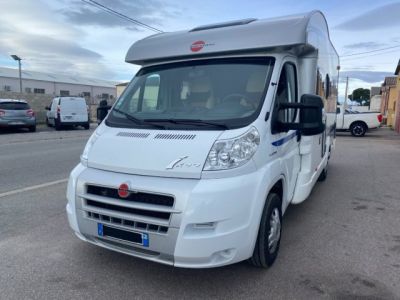 Burstner Ixeo IT 664 Bleu et blanc