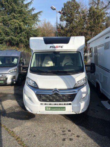 Pilote P 696 D Evidence Fit