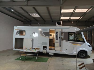 Bavaria Initial I740FGJ Nomade