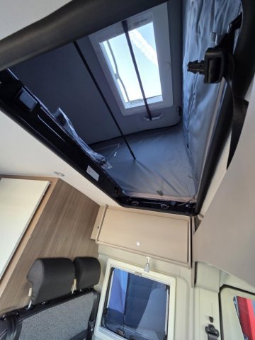 Carado CV 602 Pro toit relevable Boite auto - Photo 5
