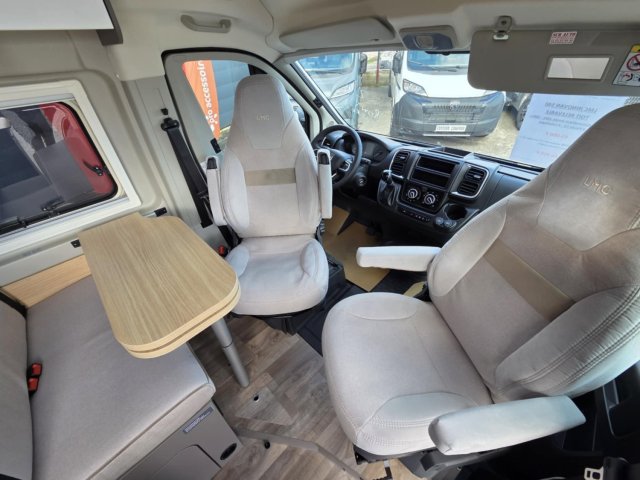LMC Innovan 540 Toit Relevable Boite auto - Photo 4