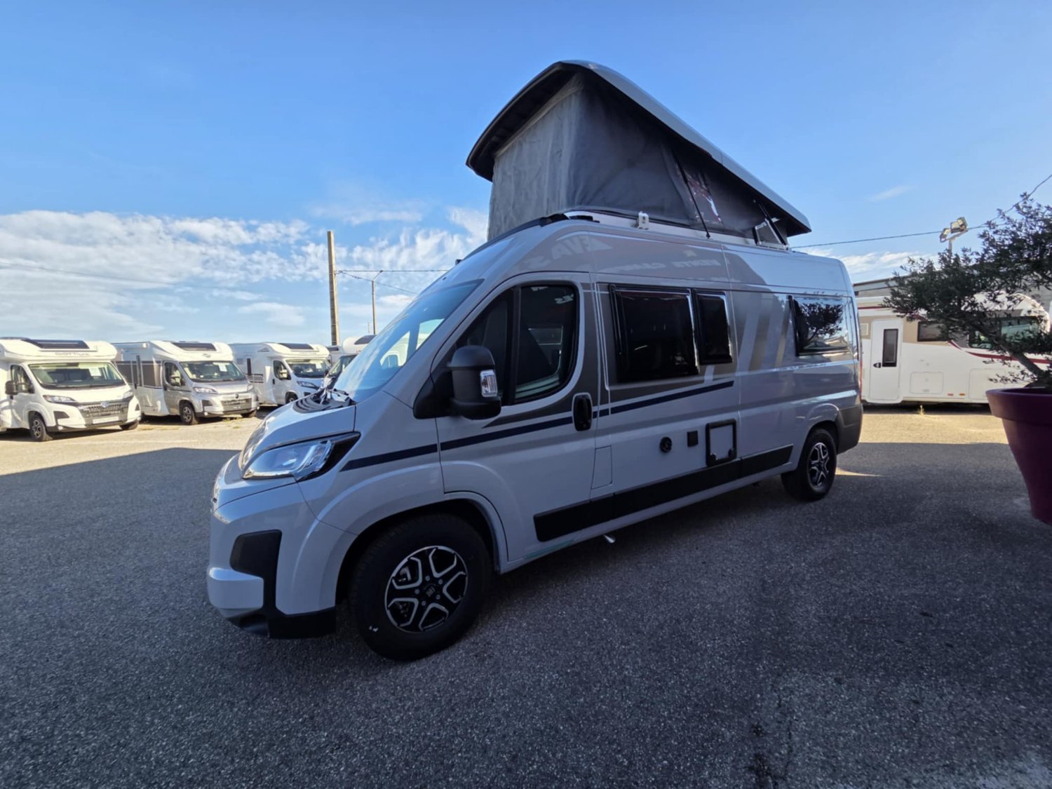 Carado CV 602 Pro toit relevable Boite auto 