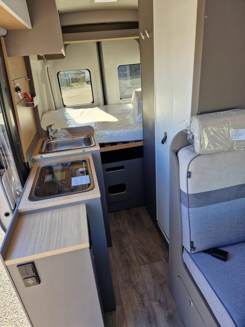 LMC Innovan 590 active 170ch boite auto 