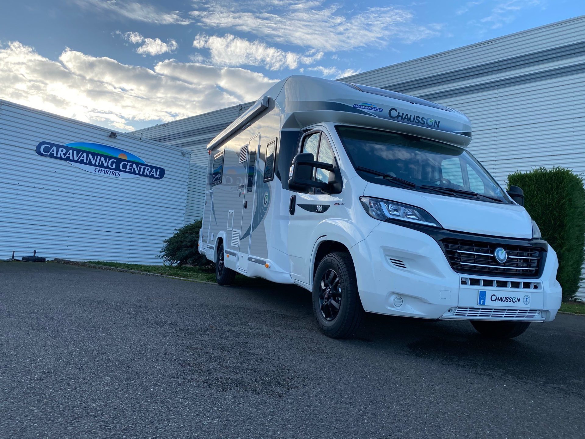 Chausson 788 Titanium neuf de 2021 Fiat Camping car en vente à Luisant (Eure et Loire 28) Chausson 788 Titanium neuf de 2021 Fiat Camping car en vente à Luisant (Eure et Loire 28)