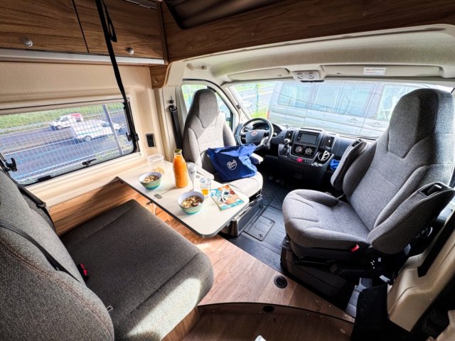 Hymer Camper Vans / Hymercar Ayers Rock - Photo 11