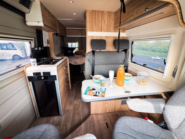 Hymer Camper Vans / Hymercar Ayers Rock - Photo 12