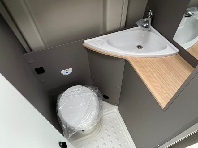 LMC Innovan 600 Edition 70 Ans - Photo 5