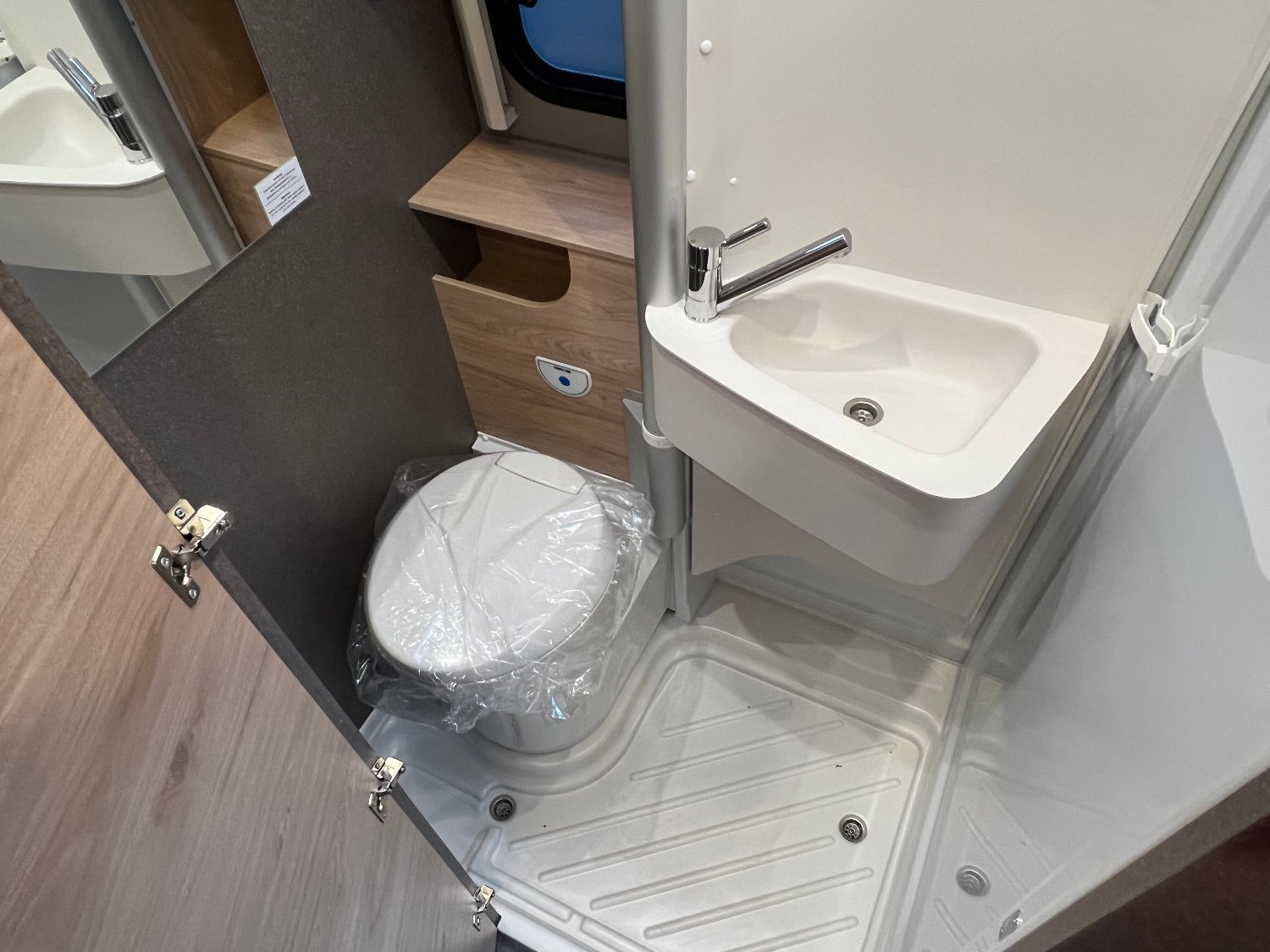 Dethleffs Globetrail Advantage 640 ES PACK ACTIVE/LITS JUMEAUX 