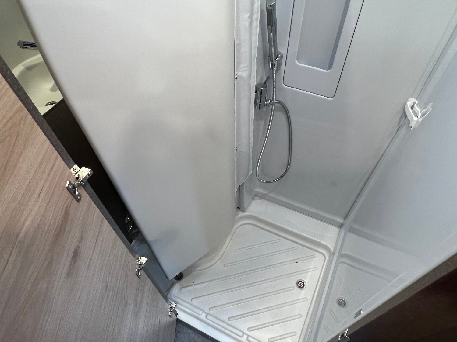 Dethleffs Globetrail Advantage 640 ES PACK ACTIVE/LITS JUMEAUX 