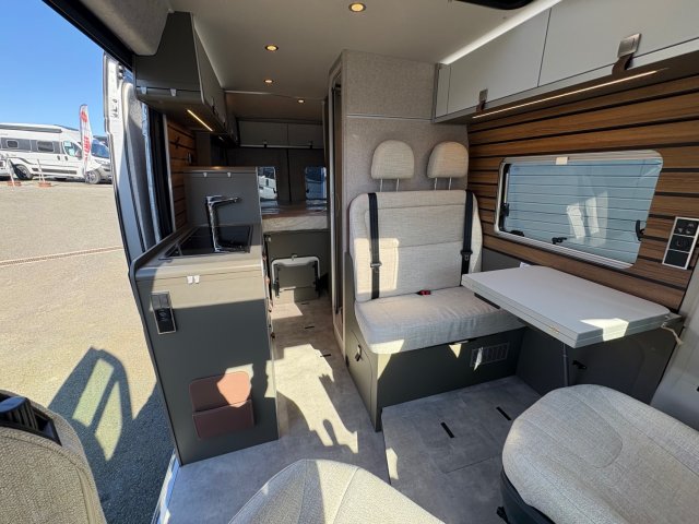 Hymer Camper Vans / Hymercar Grand Canyon - Photo 4