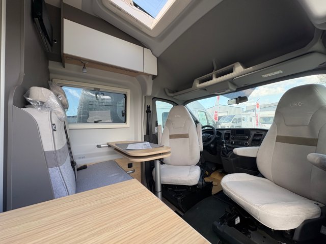 LMC Innovan 590 - Photo 2