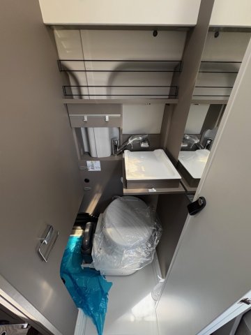 LMC Innovan 592 - Photo 8