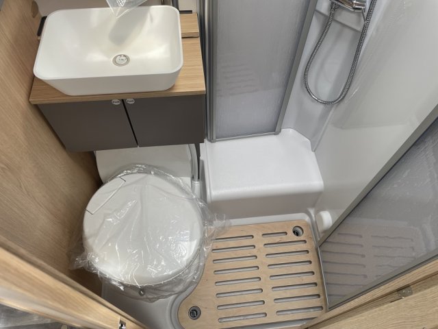 LMC Tourer Lift H 664 - Photo 4
