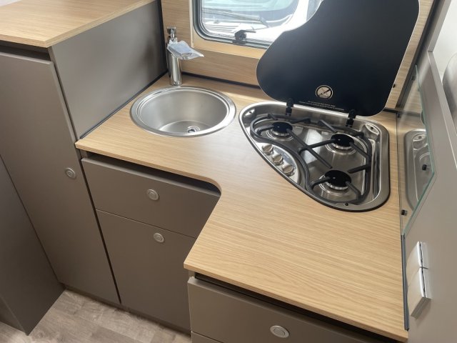 LMC Tourer Lift H 664 - Photo 5