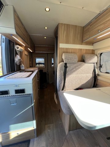 Hymer Camper Vans / Hymercar Ayers Rock - Photo 6