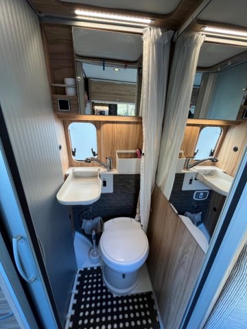 Hymer Camper Vans / Hymercar Ayers Rock - Photo 10