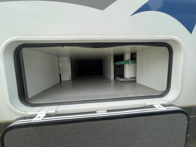 PhoeniX Motorhome 8800L - Photo 9