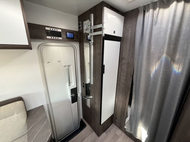 Benimar Tessoro 463 Essential Limited - Photo 14