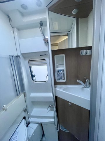Malibu First Class 640 LE RB - 640LE Two Rooms - Photo 9