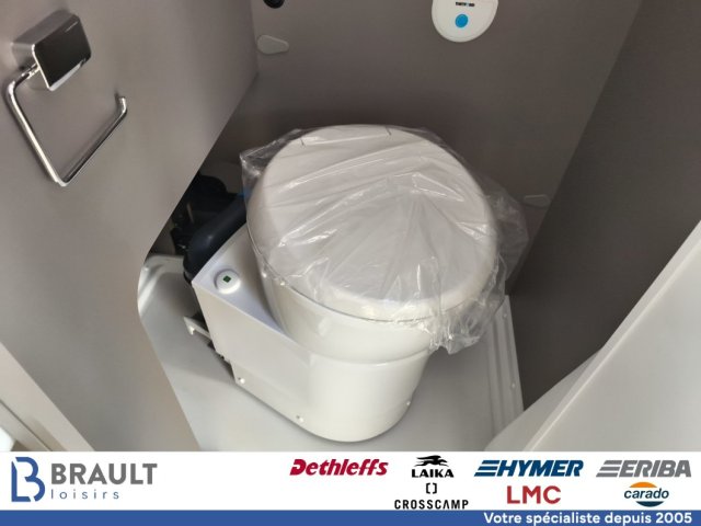 LMC Innovan 592 - Photo 15