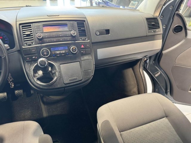 Volkswagen Multivan - Photo 11