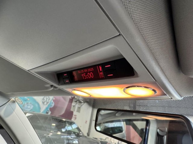 Volkswagen Multivan - Photo 12