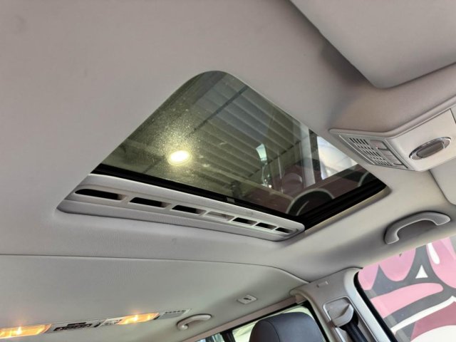 Volkswagen Multivan - Photo 17