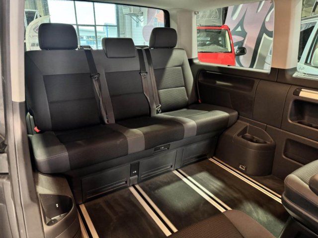 Volkswagen Multivan - Photo 16