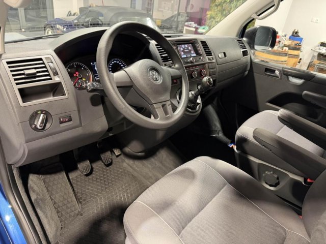 Volkswagen Multivan - Photo 10