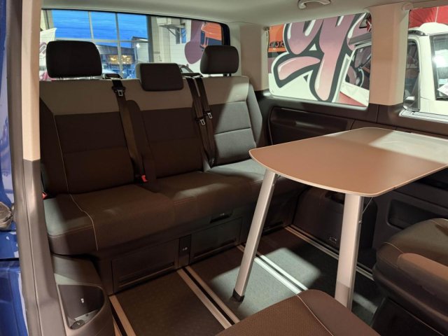 Volkswagen Multivan - Photo 17