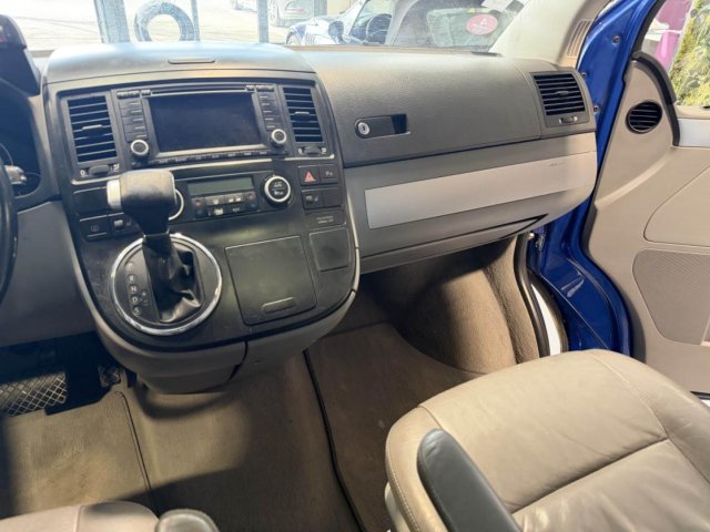 Volkswagen Multivan - Photo 11