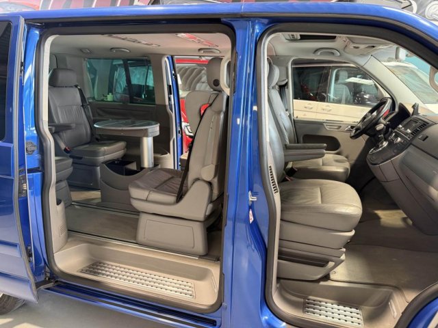Volkswagen Multivan - Photo 16