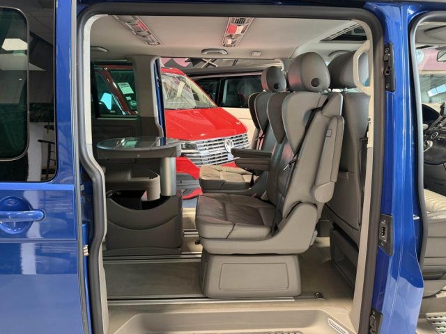 Volkswagen Multivan - Photo 17