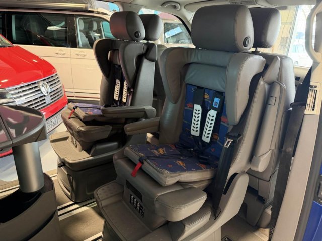 Volkswagen Multivan - Photo 19