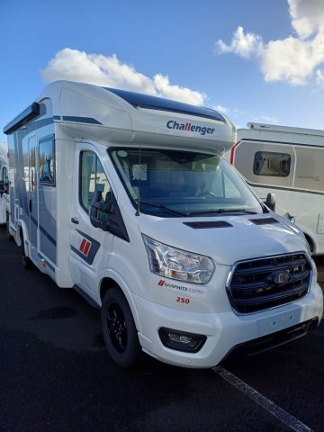 Challenger 250 Graphite Edition - Photo 2