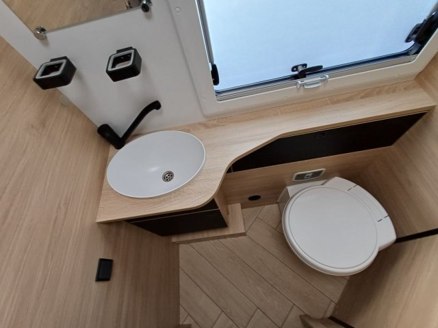 Challenger 380 Graphite Edition - Photo 19