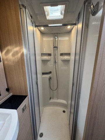 Burstner Ixeo IT 680 G 2.3L 130CH - Photo 11