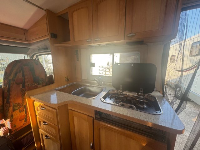 Burstner T604 2.8L 122CH - Photo 11