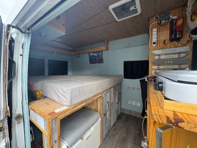 Mercedes Sprinter 2.4L 72Ch - Photo 7