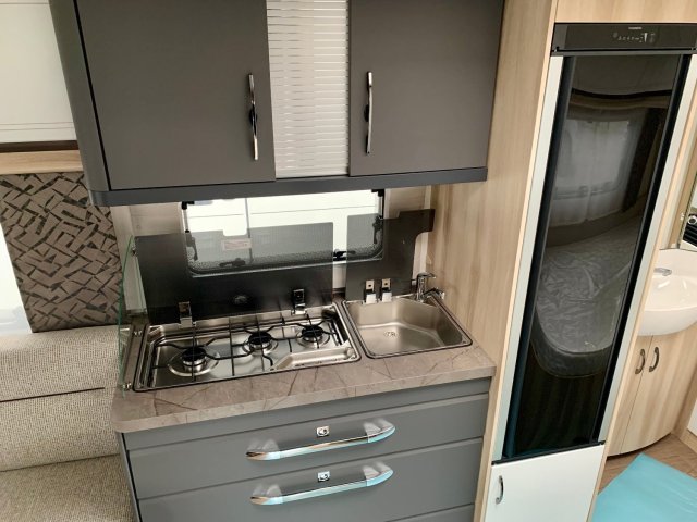 Hobby De Luxe 460 UFE - Photo 5