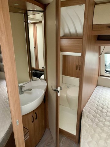 Hobby De Luxe 460 UFE - Photo 3