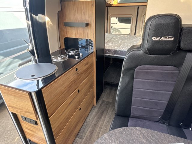 Font Vendome Leader Camp Elegance - Photo 3