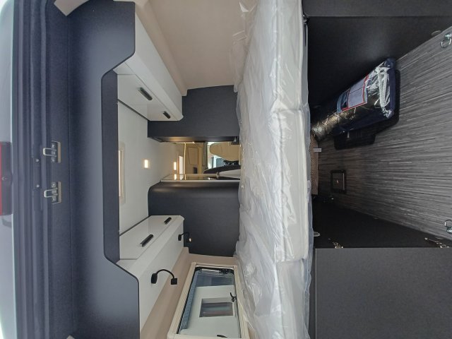 Mc Louis Menfys Van 3 SIGNATURE - Photo 12