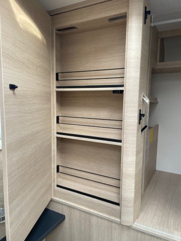 Rapido 606 F Maxi salon - Photo 12
