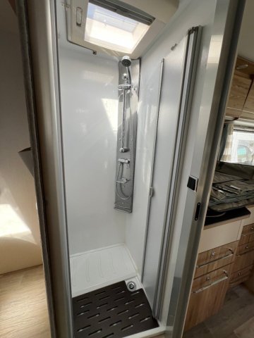 Bavaria Initial I741C Allure - Photo 4
