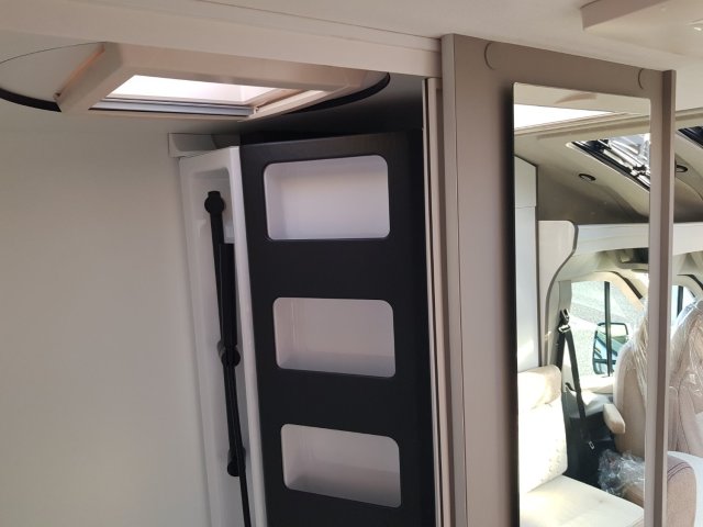 Benimar Yrteo 840 - Photo 14