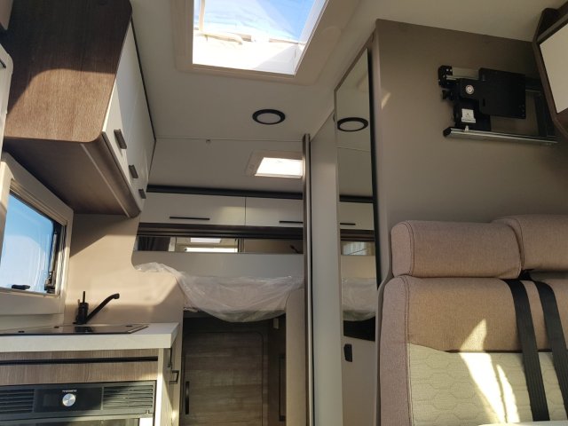 Benimar Yrteo 840 - Photo 16