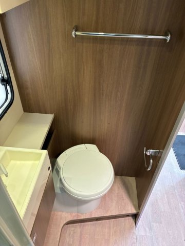 Challenger Genesis 296 - Photo 10