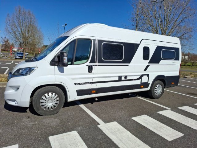 Adria Twin Plus 640 SLB blanc Occasion