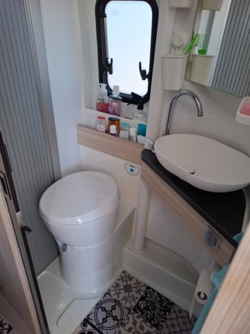 Adria Twin Plus 640 SLB blanc - Photo 3